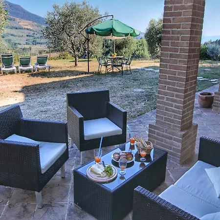 Vakantiehuis With Pool Near *