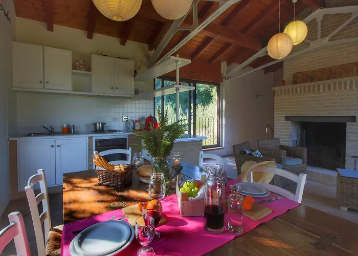 With Pool Near Casa vacanze