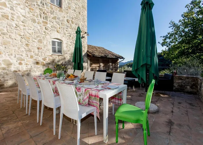 With Pool Near Casa vacanze *